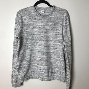 GAP Men. Pull over light weight sweater. Size small.